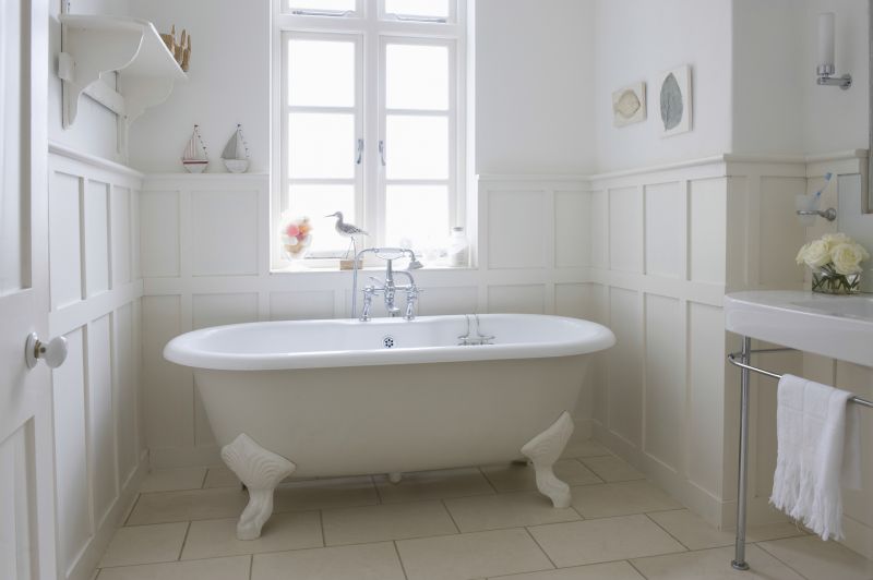 Elegant Vintage Tub